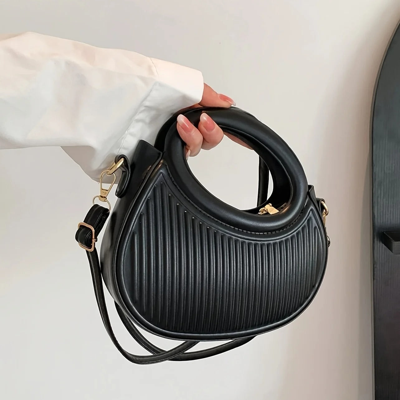 Synthetic Leather Handbag, Purse, Luxury Look Shoulder Bag for Everyday Use.