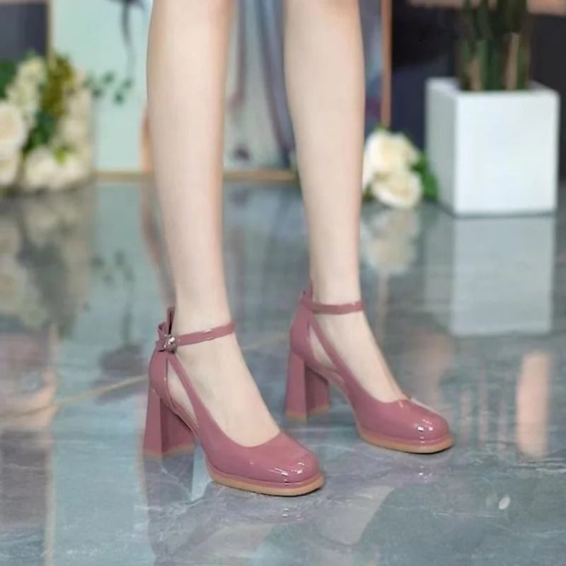 2026 Spring/Summer New Hollow-out Sandals