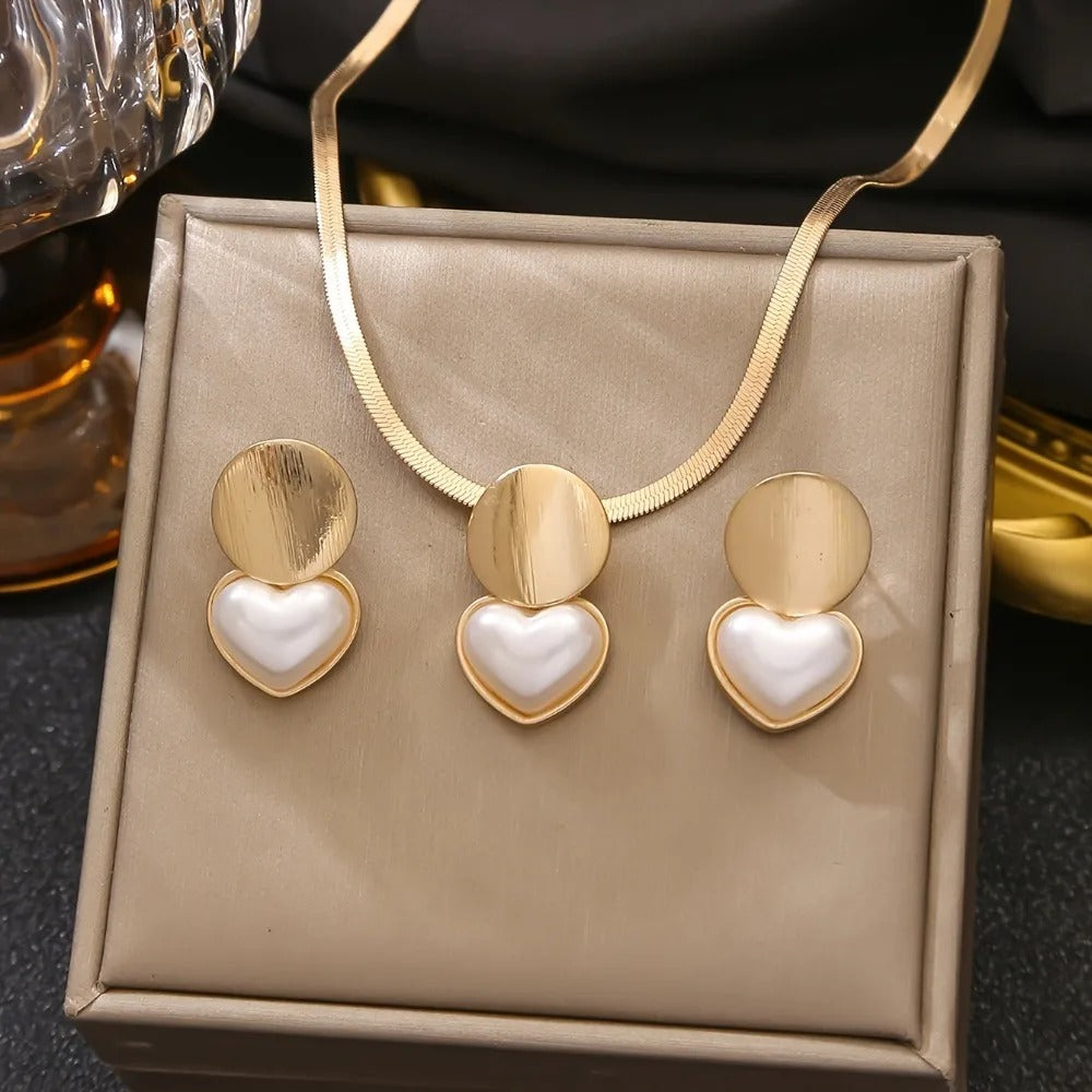 Circular Heart-shaped Pendant
