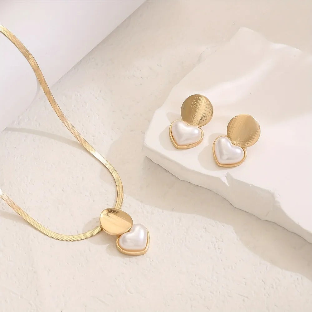 Circular Heart-shaped Pendant