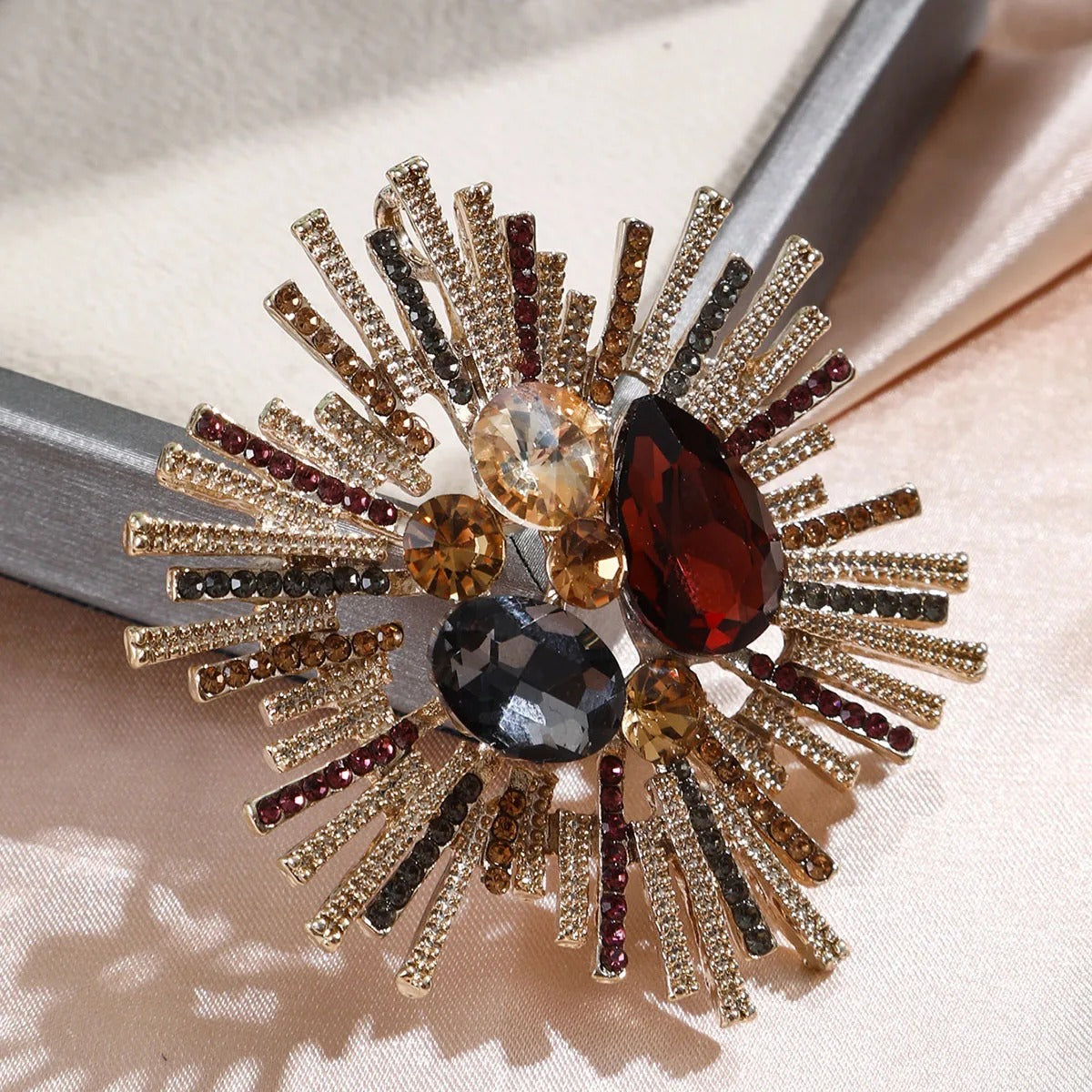 Droplet brooch Fashion Dressing