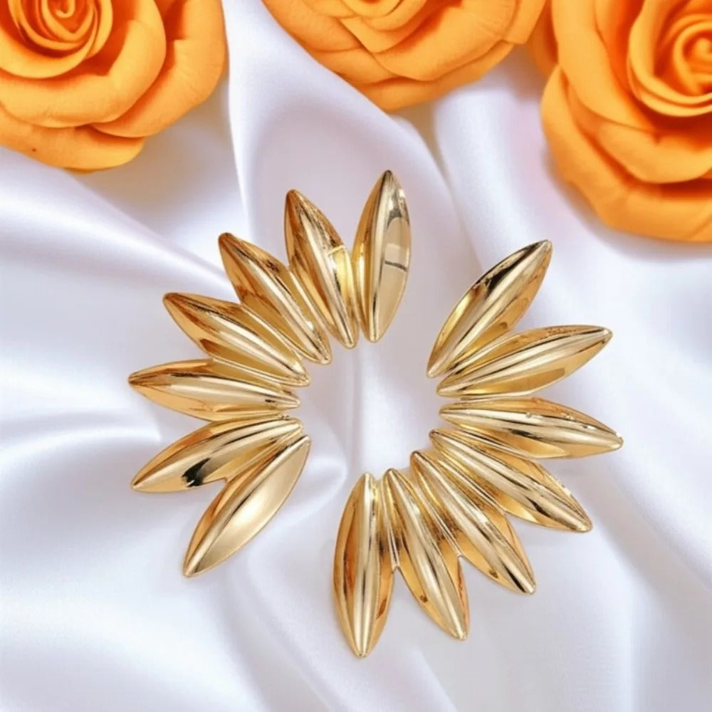 Thorny Line Stud Earrings for Women