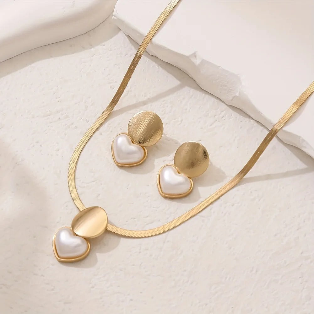 Circular Heart-shaped Pendant