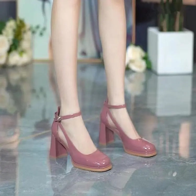 2026 Spring/Summer New Hollow-out Sandals