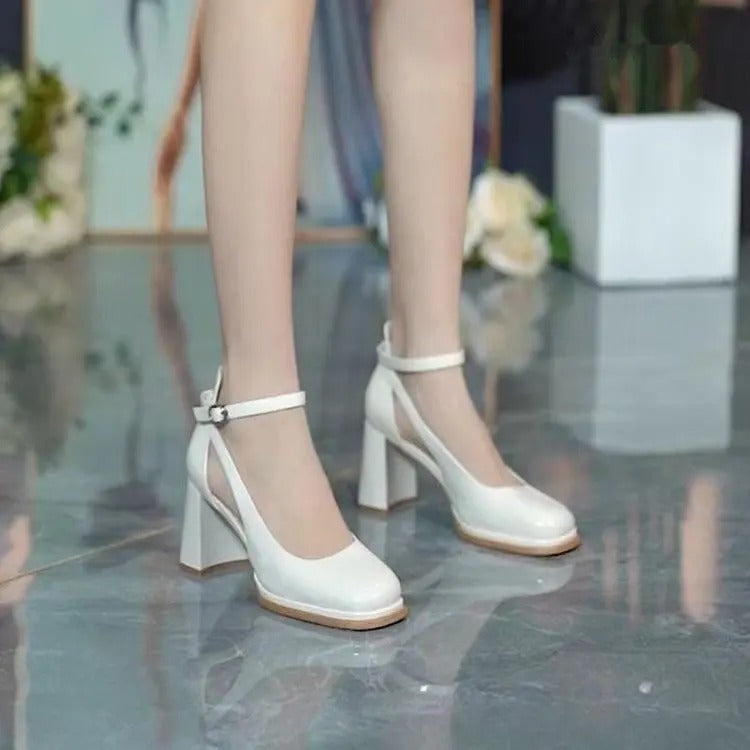 2026 Spring/Summer New Hollow-out Sandals