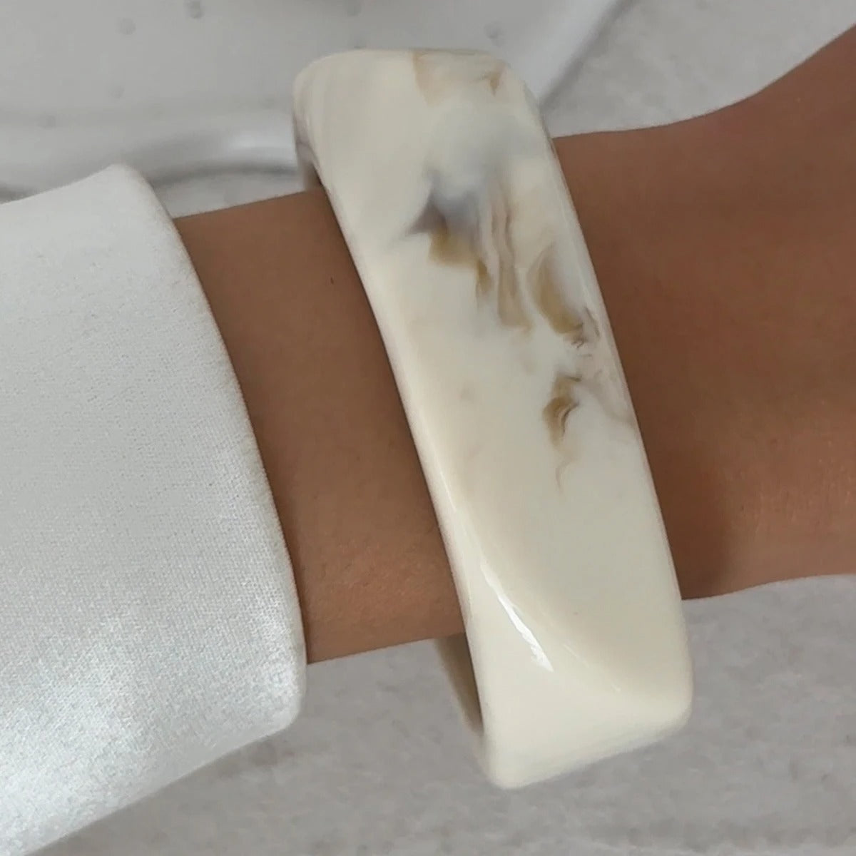 3Pcs/Set Vintage Beige Resin Bangle