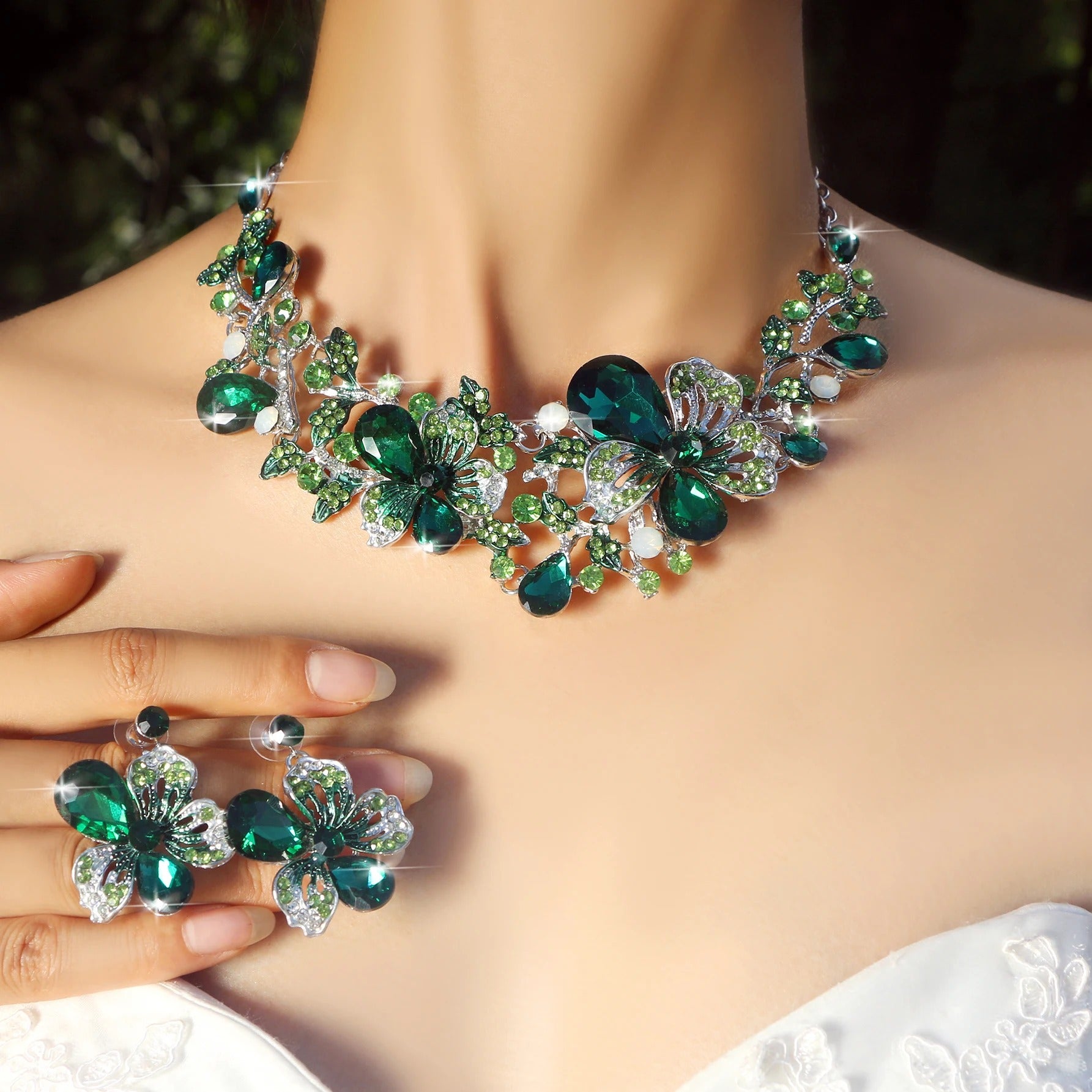 1 Set of Luxurious Rhinestone Flower Necklace and Earrings Two-Piece