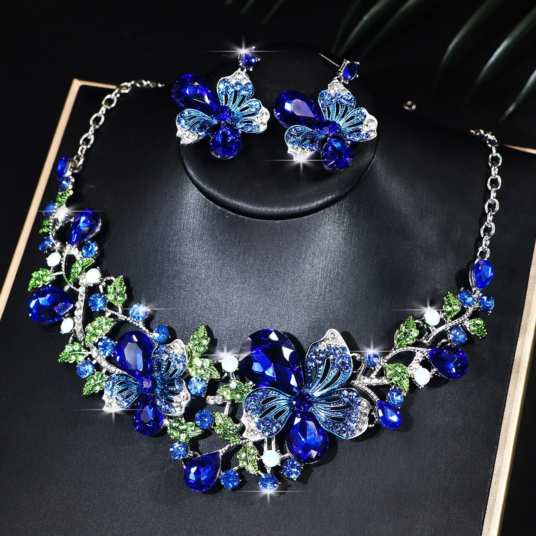 1 Set of Luxurious Rhinestone Flower Necklace and Earrings Two-Piece